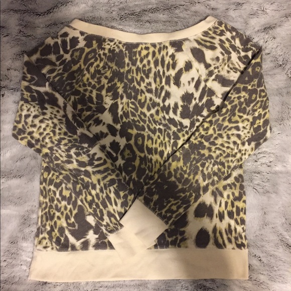 Moda International ( through VS ) Leopard Top - Picture 2 of 4